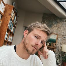 Herec Alexander Ludwig.