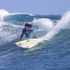 Po útoku žraloka zomrela surferská legenda Tamayo Perry