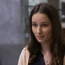 Emina klientka chce dať dieťa na adopciu.