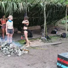 Na ostrove je od začiatku veselo.