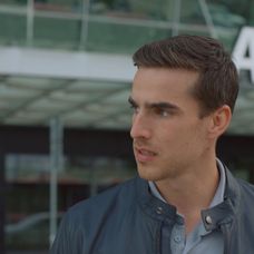Martin (Adam Bardy)