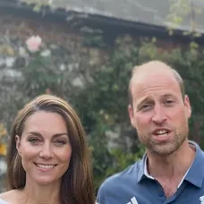 Kate a William na novom videu, princ má bradu!