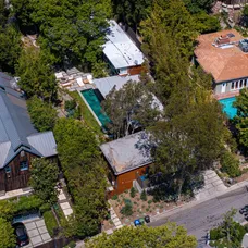 Nehnuteľnosť Dakoty Johnson na Marmont Avenue sa predala za 6 miliónov dolárov.