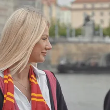 Kristian požiadal priateľku Sajku o ruku.