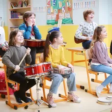 V Oteckoch účinkuje skupina Polemic.