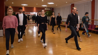 Naučte sa tancovať Waltz: Influenceri boli nalepení telo na telo