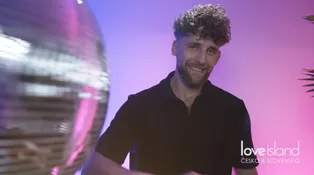 Tvrdohlavý a mysteriózny ITčkár. Jan už neverný bol, ale odpustiť ju nedokáže