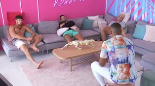 Rachel bola z rande nadšená, ale čo Claude? Pred chalanmi hovoril na rovinu