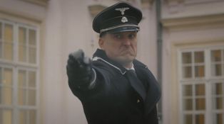 Walter uvidel Heidi pri Richardovi a neváhal