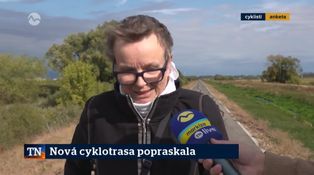 Nová cyklotrasa popraskala