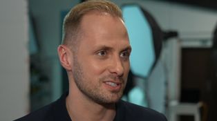 Obrovský úspech Juraja Fehervariho. Jeho topánky nosí aj kráľovská rodina
