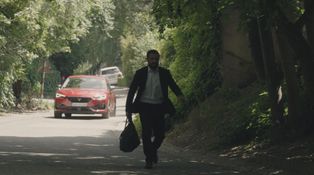 Jakub vydesil Evu. Namieri na neho auto