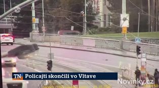 Policajti skončili vo Vltave