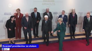 Dvanásť prezidentov za stolom
