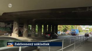 Zakliesnený nákladiak