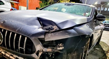 Hrozivá nehoda: Auto napálilo do domu, sedela v ňom herečka