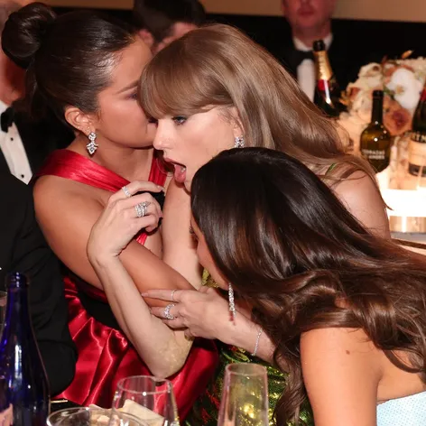 Selenu Gomez a Taylor Swift prichytili pri ohováraní