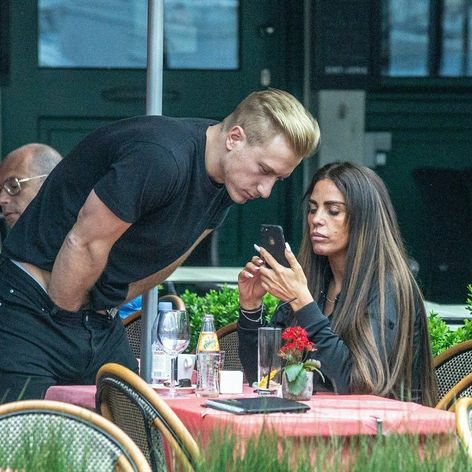 Katie Price s Krisom Boysonom v Belgicku.