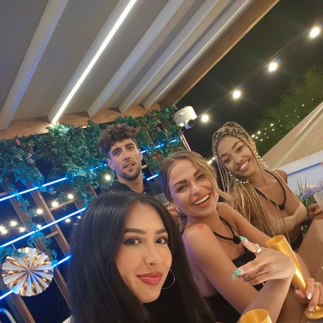 Mishala, Tess, Aisha, Honza