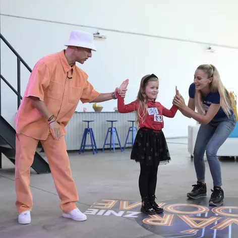 Sárka s mentorkou Máriou Čírovou na tanečnom tréningu s choreografom Miňom Kerešom.