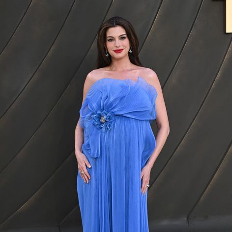 Anne Hathaway a jej najlepšie tehotenské outfity.