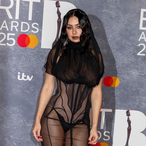 Charli XCX na Brit Awards 2025