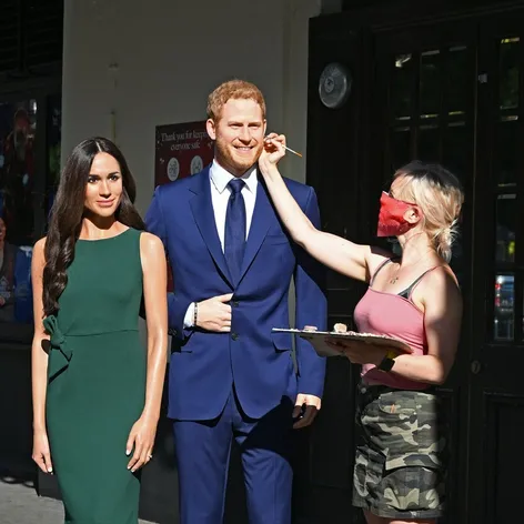 Múzeum Madame Tussauds premiestnilo modely princa Harryho a Meghan do hollywoodskej zóny.