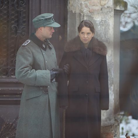 Pri nakrúcaní zrážky Helgy s Jürgenom pomáhal profesionálny kaskadér.