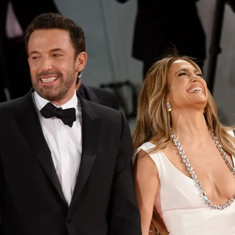 Ben Affleck a Jennifer Lopez na premiére filmu The Last Duel na Benátskom filmovom festivale