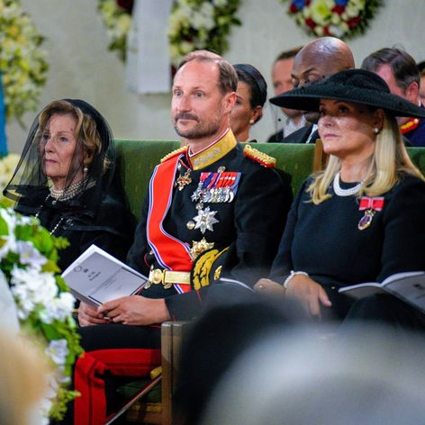 Kráľ Haakon, kráľovná Mette-Marit, korunná princezná Ingrid Alexandra a kráľovná Sonja.