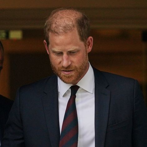 Princ Harry prehral súdny spor