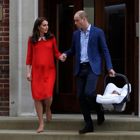 Kate Middleton a princ William opustili nemocnicu
