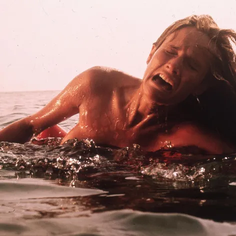 Zomrela Susan Backlinie, ktorá si zahrala prvú obeť žraloka vo filme Čeluste