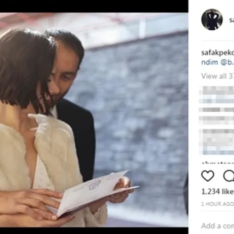 Şafak Pekdemir s manželom. Svadobná fotografia je dnes zo sociálnej siete preč.