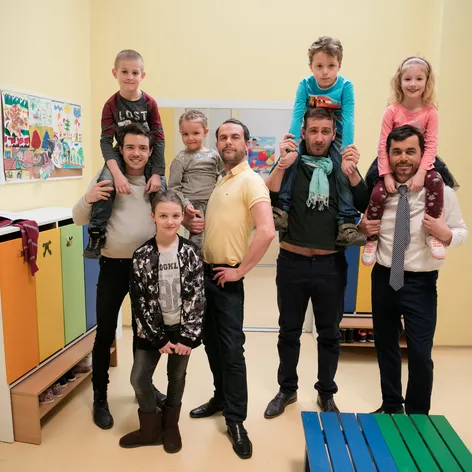 Dávid Hartl, Juraj Kemka, Števo Martinovič a Roman Pomajbo ako Oteckovia v Kredenci