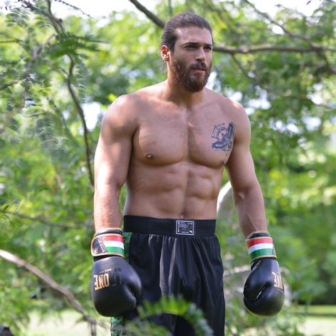 Can Yaman v seriáli S hlavou v oblakoch