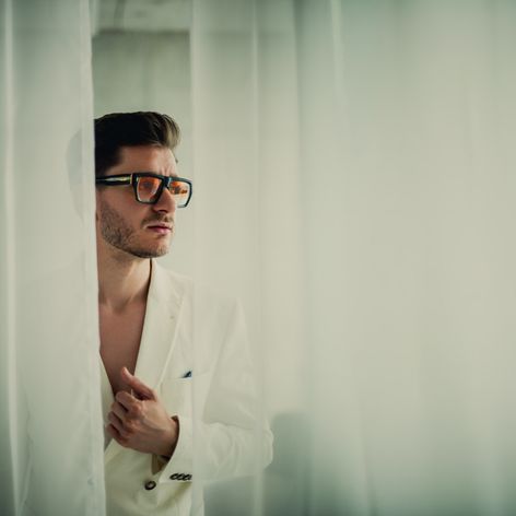 Slovenský klavirista, skladateľ a autor vlastnej hudobnej tvorby Michal Mrocek