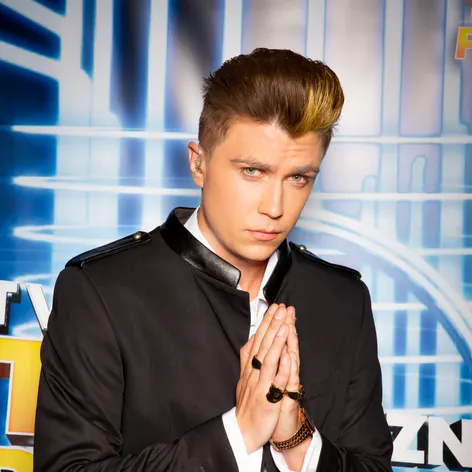 Dárius Koči ako John Newman