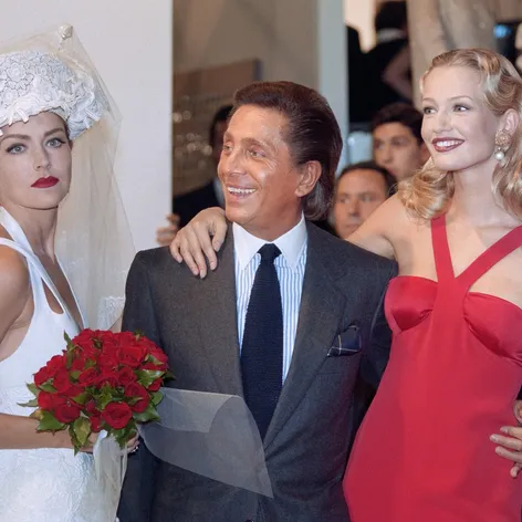 Sharon Stone na prehliadke značky Valentino v roku 1993.