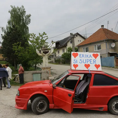Horná Dolná - Ďuro pokľakol a vytiahol prsteň
