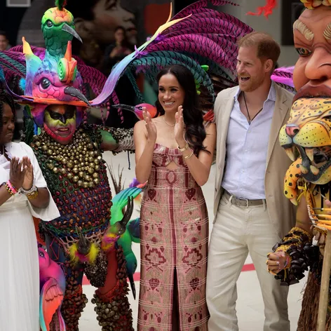 Princ Harry a Meghan prišli do Kolumbie na turné