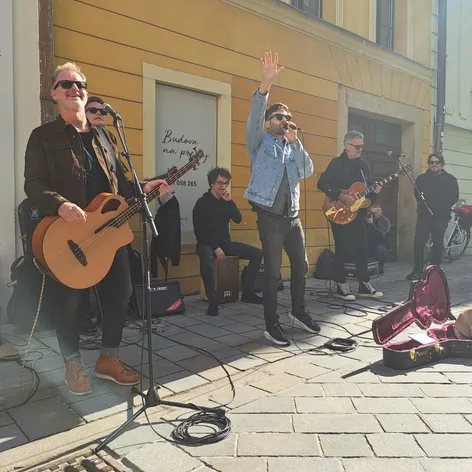 Improvizovaný koncert skupiny HEX v Starom meste