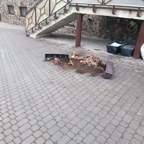 Škody pri hoteli Tulipán
