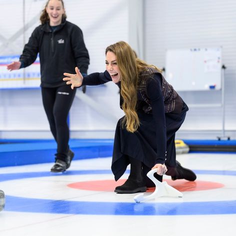 Princ William a princezná Kate si zahrali curling