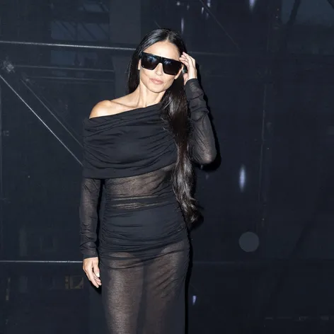 Demi Moore na Paris Fashion Weeku 2023