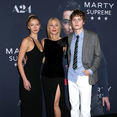 Dcéra Gwyneth Paltrow sa obliekla do maminých šiat z 90. rokov