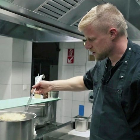 Na nože - Tomáš sa o reštaurácii radil s vešticou
