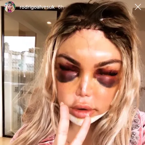 Ken sa mení na Barbie. 