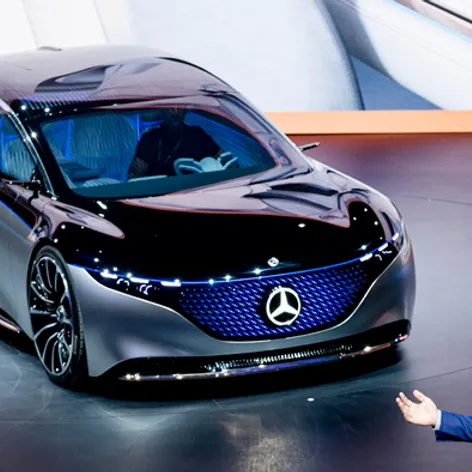Koncept bezemisného elektrického SUV BMW Vision iNEXT predstavili na autosalone vo Frankfurte.