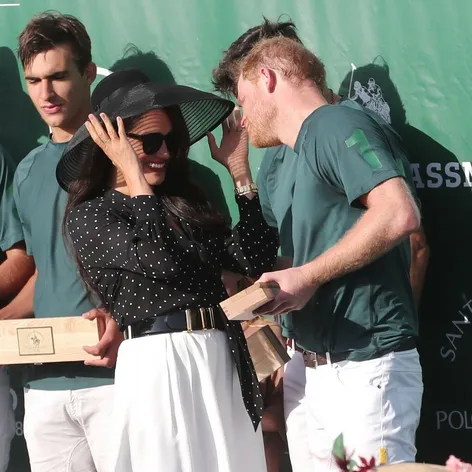 Meghan podporila princa Harryho na turnaji v póle